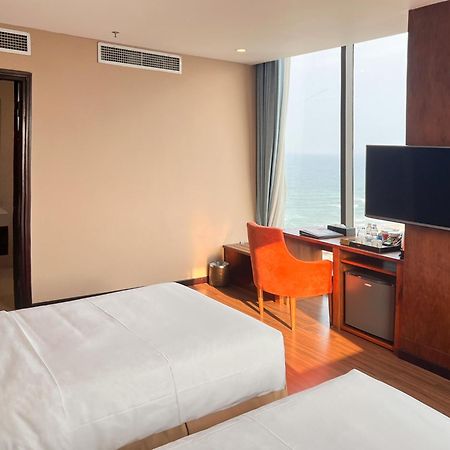 Yarra Ocean Suites Danang Экстерьер фото