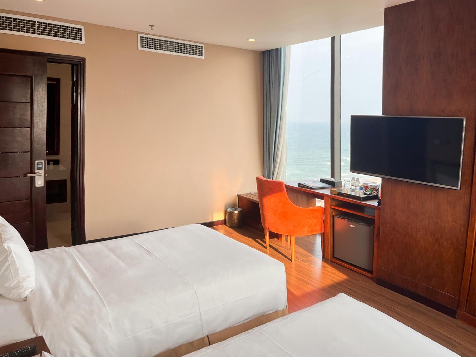 Yarra Ocean Suites Danang Экстерьер фото