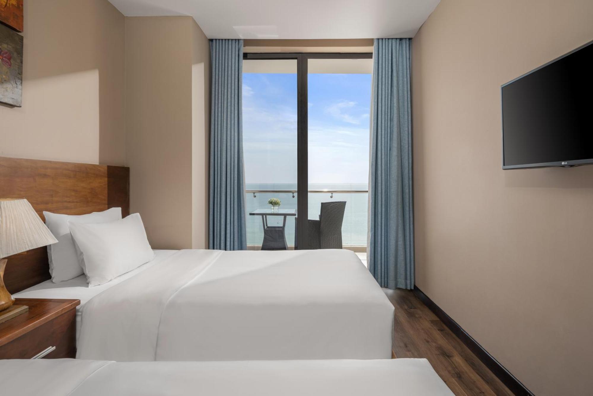 Yarra Ocean Suites Danang Экстерьер фото