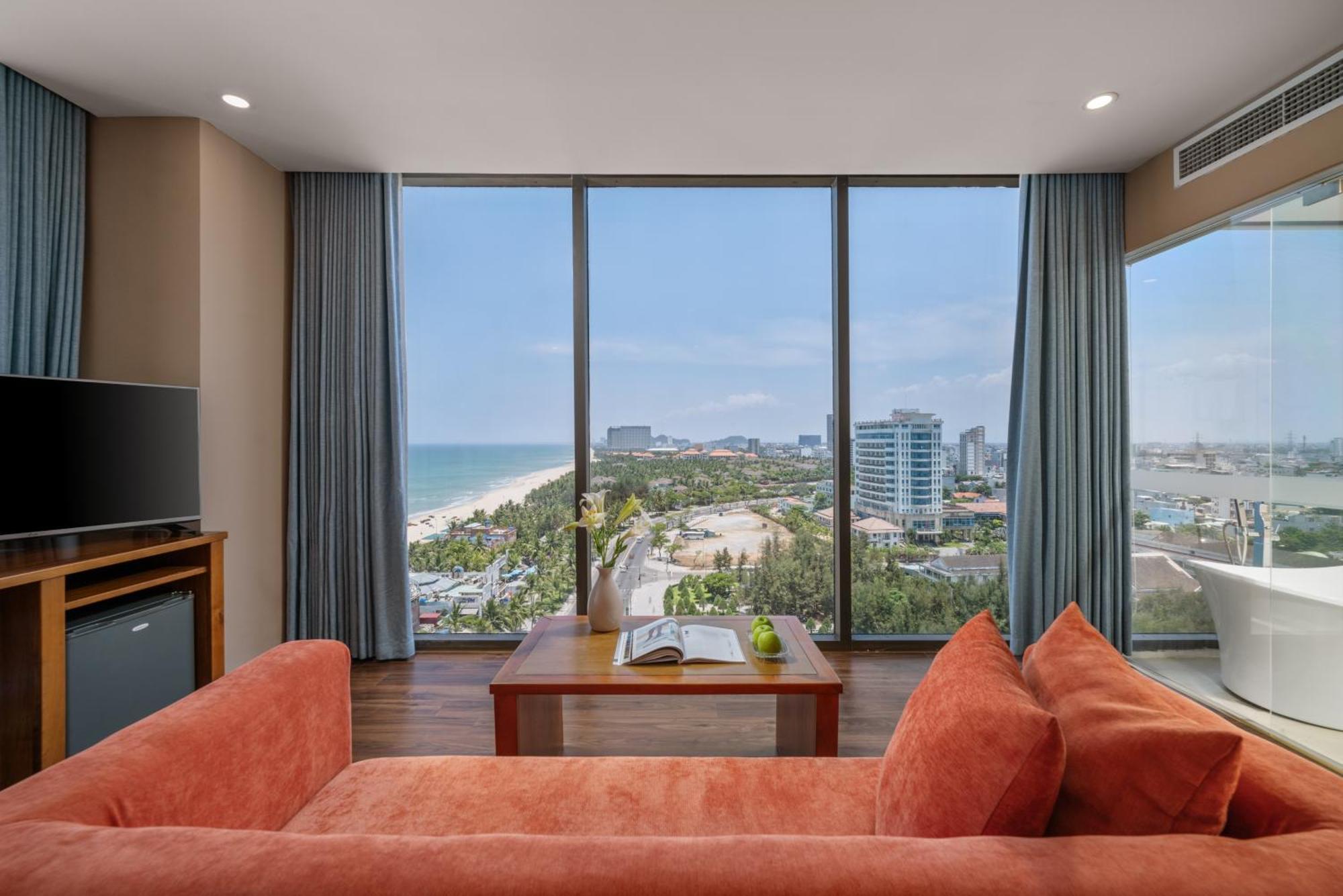 Yarra Ocean Suites Danang Экстерьер фото