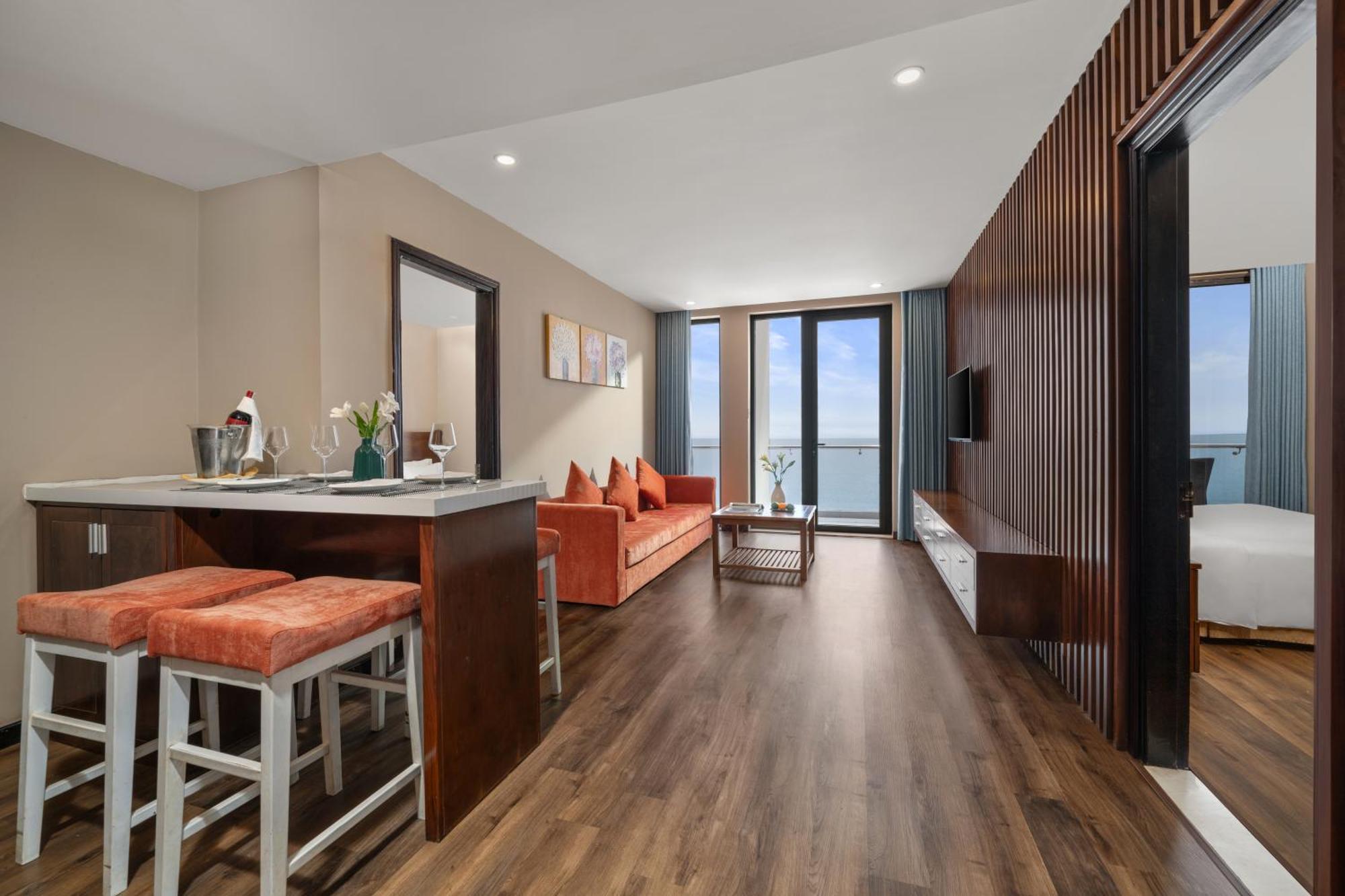 Yarra Ocean Suites Danang Экстерьер фото