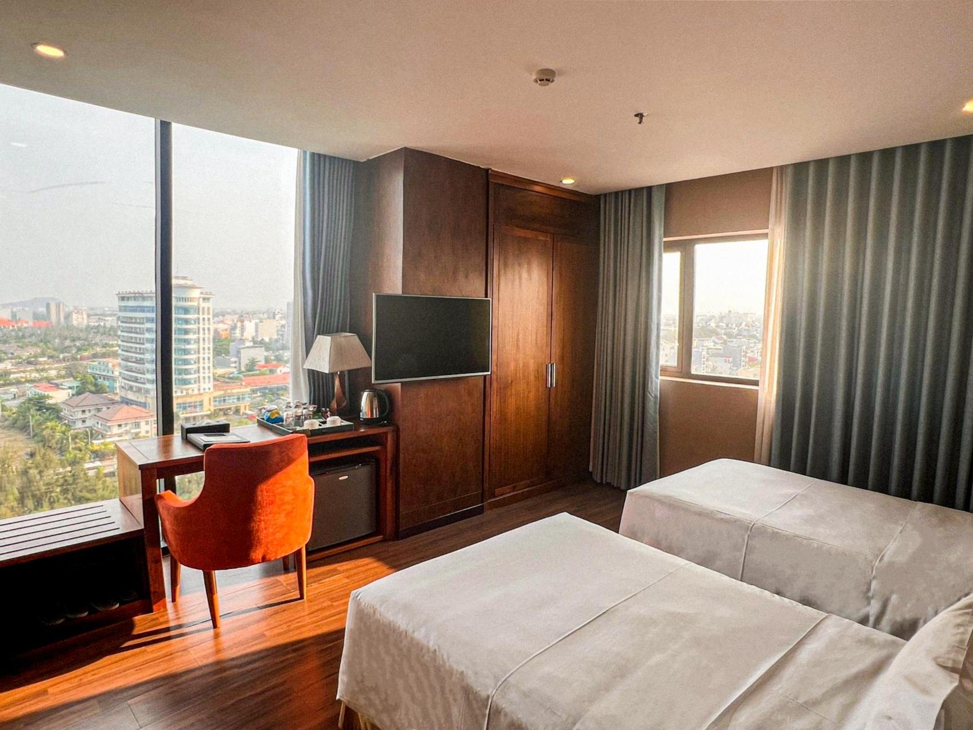 Yarra Ocean Suites Danang Экстерьер фото
