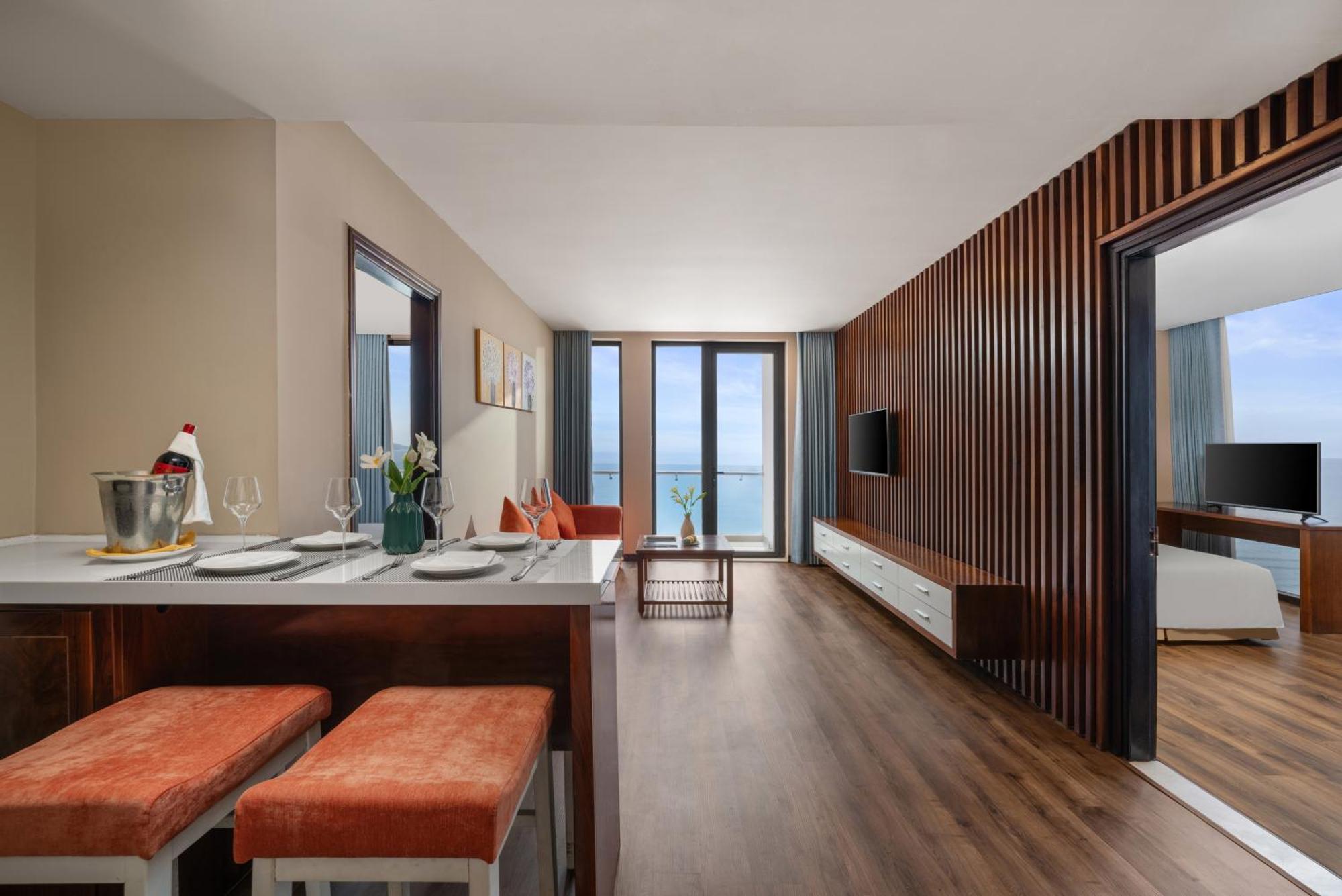 Yarra Ocean Suites Danang Экстерьер фото